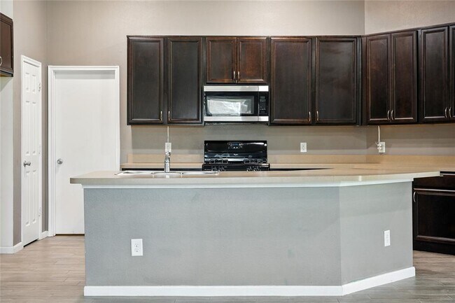 Foto del edificio - 6735 Crescent Creek Ln