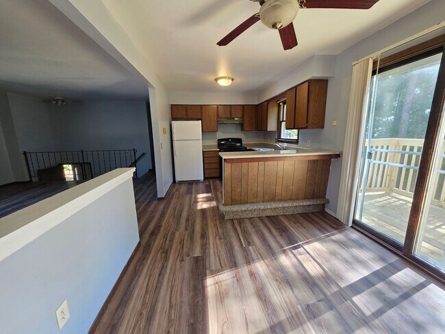 Foto del edificio - 460-462 Pepper Ave