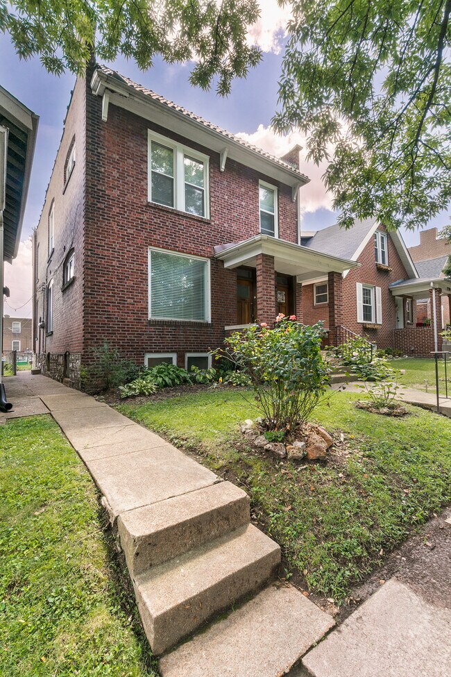 Building Photo - 4928 Sutherland Ave