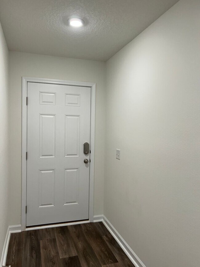 Building Photo - Move in Ready