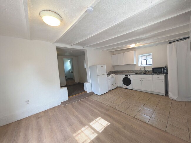 Foto del edificio - 1203 Barelas St SW