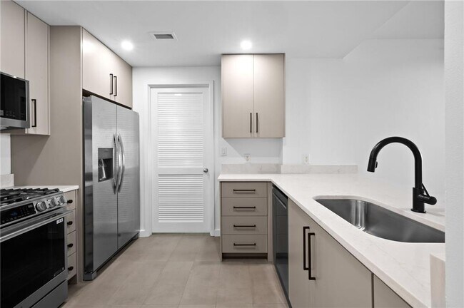 Foto del edificio - 3338 Peachtree Rd NE