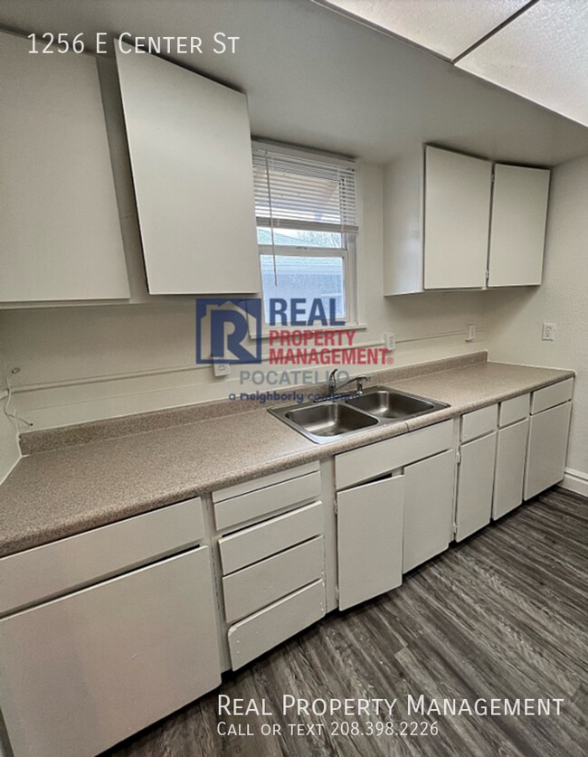 Foto del edificio - 3 Bedroom 2 bath House - with Garage