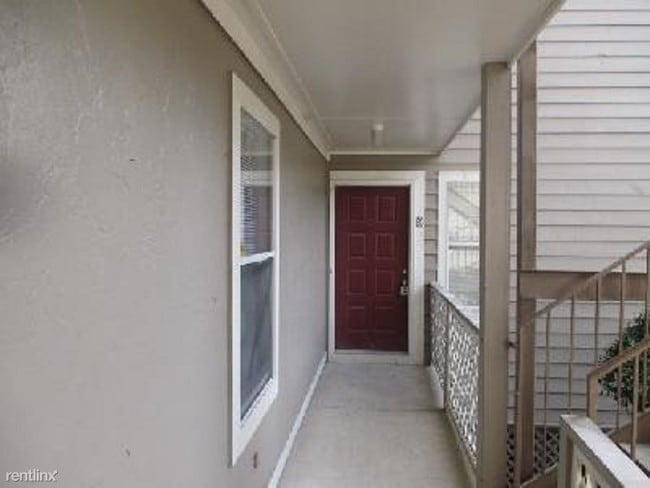 Building Photo - 6760 Willowbrook Dr