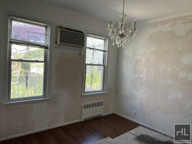 Building Photo - 3 Bedroom apartment/ prime Astoria Location