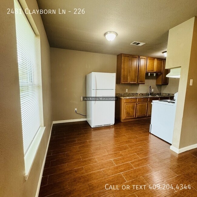 Foto del edificio - 2481 Clayborn