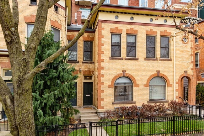 Building Photo - 22 W 4th Ave