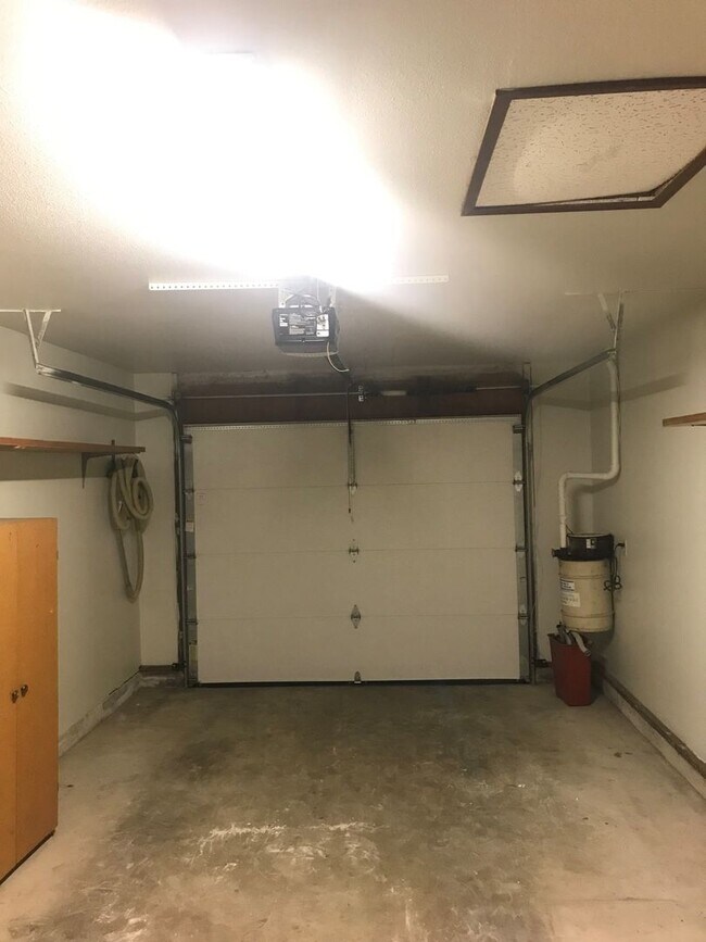 Foto del edificio - Spacious Condo in Albany!