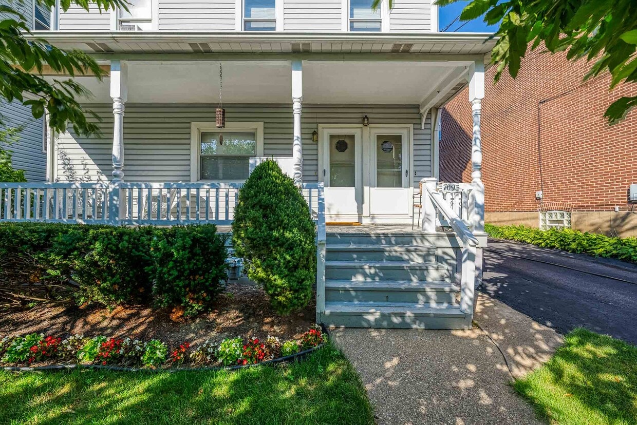 709 Centennial Ave Unit 2, Sewickley, PA 15143 Apartments in Sewickley, PA