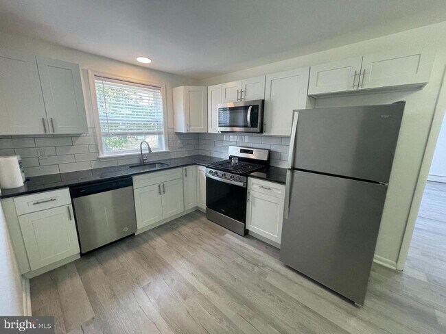 Building Photo - 9317 Torresdale Ave