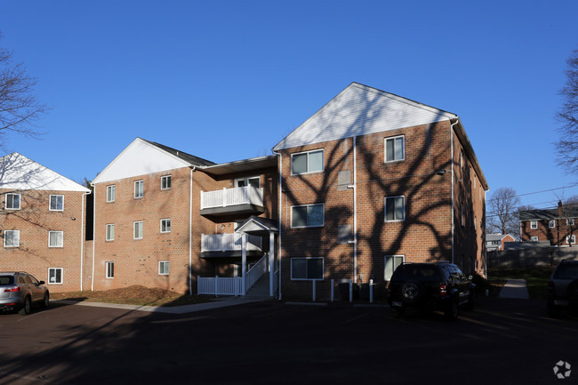 Foto del edificio - Maple Court Apartments