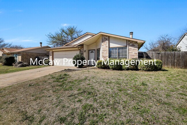 Building Photo - Darling 3/2/2 in Fort Worth! *REALTOR SHOW...