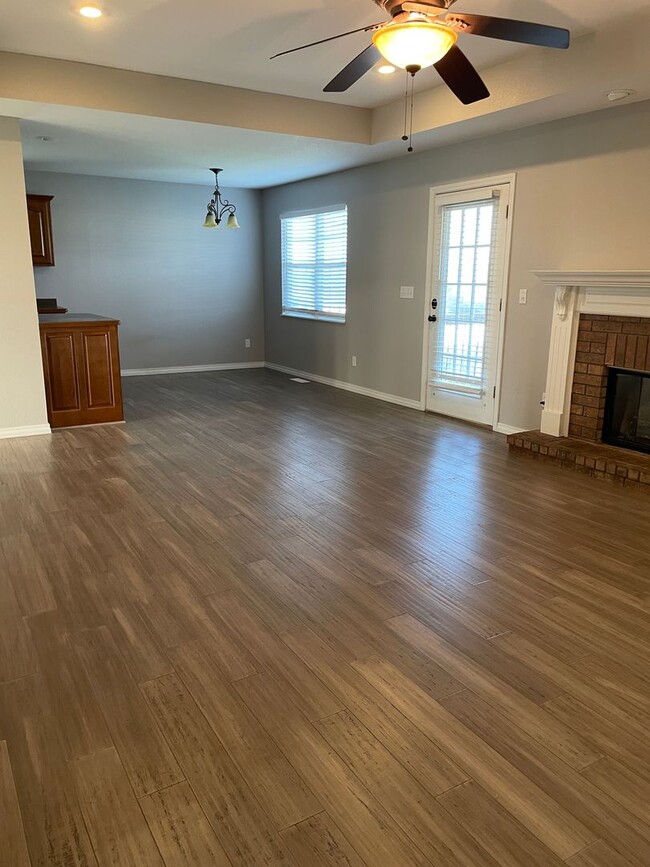 Building Photo - BEAUTIFUL 3 BEDROOM / 2 BATHROOM HOUSE IN ...