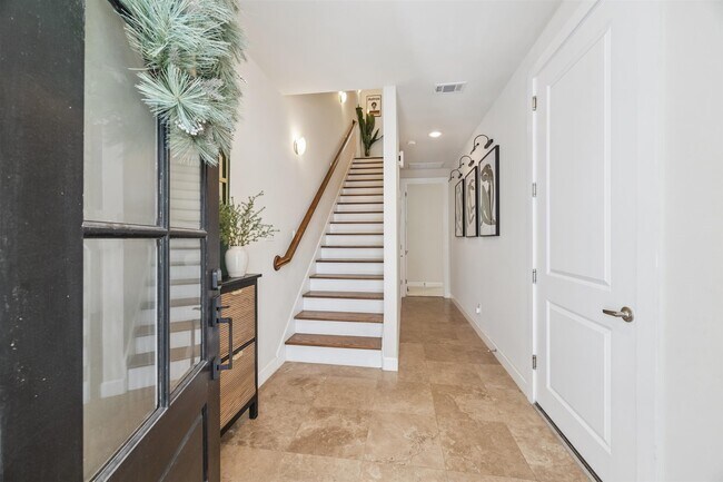 Foto del edificio - 5729 Larkin St