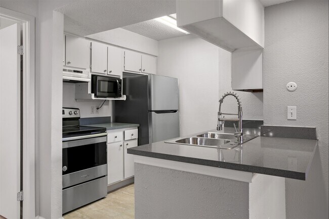 Foto del edificio - 260 El Dorado Blvd