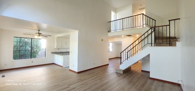 Building Photo - Large 3 Bedroom 3 Full Bath Home in Glen C...