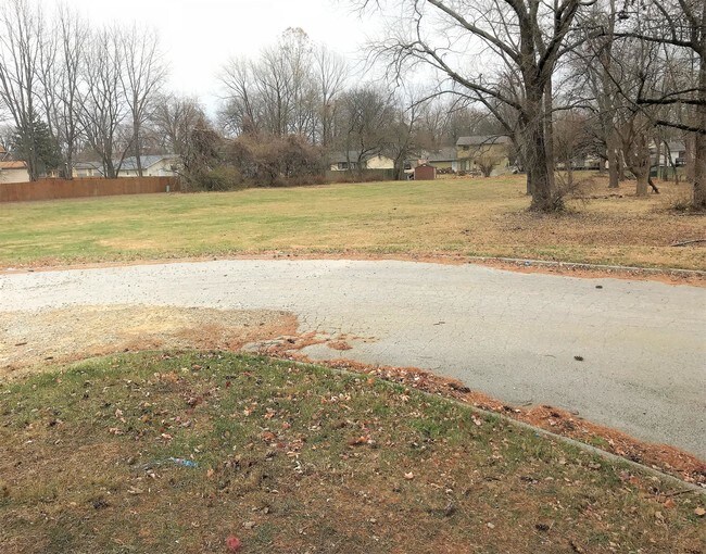 Building Photo - 844 Dawnview Ct