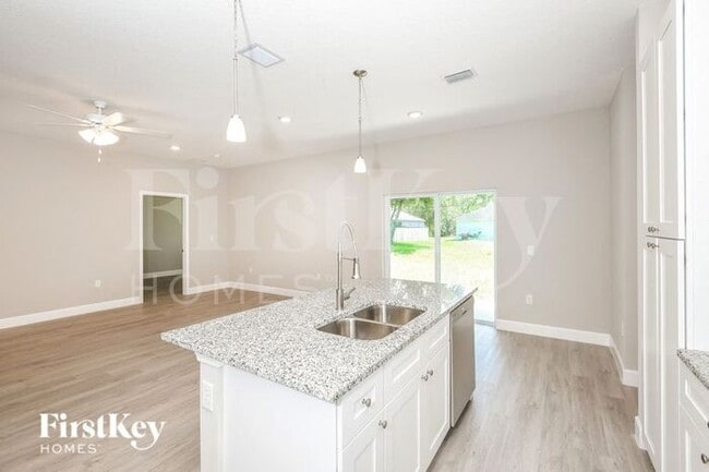 Foto del edificio - 1340 Cogan Dr