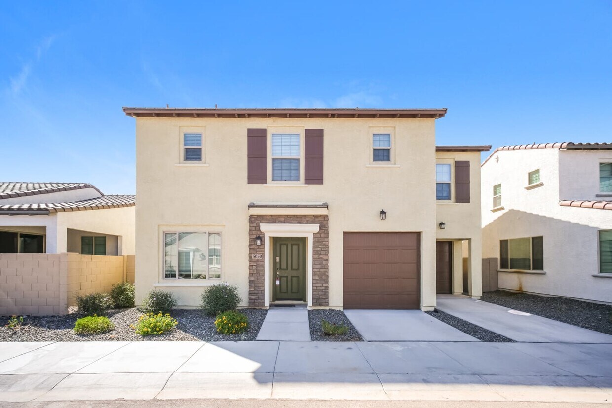 Foto principal - 5050 N 189th Drive