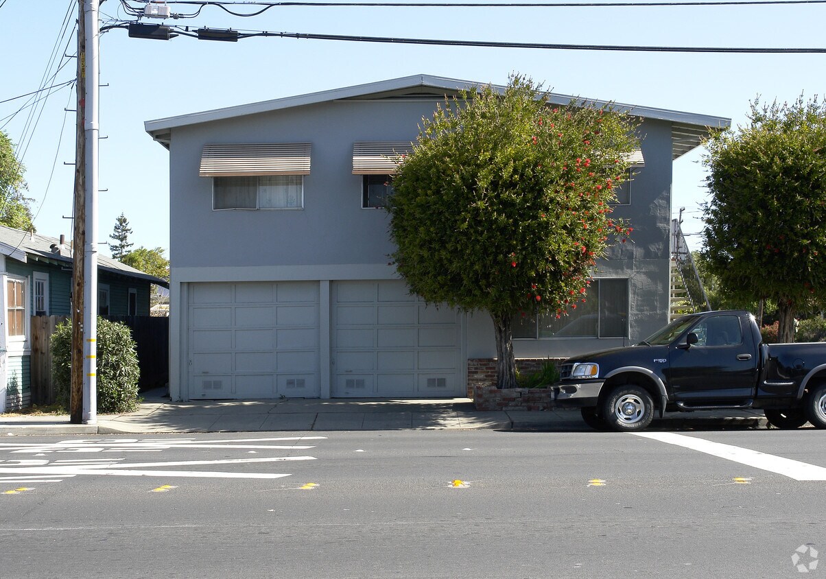 Building Photo - 505 Pine St