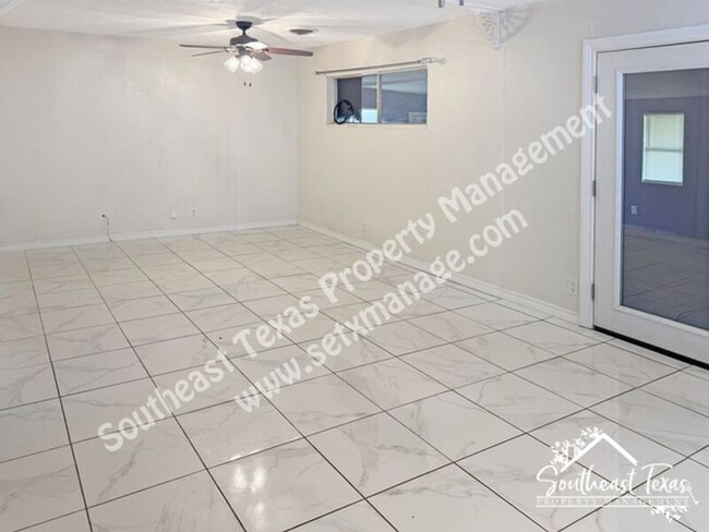 Building Photo - 515 Devon Dr