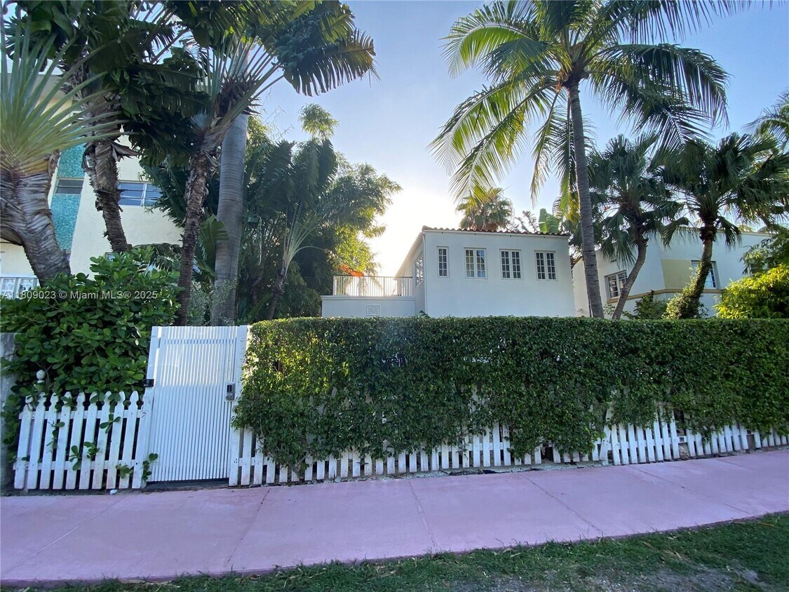 Foto principal - 912 Euclid Ave
