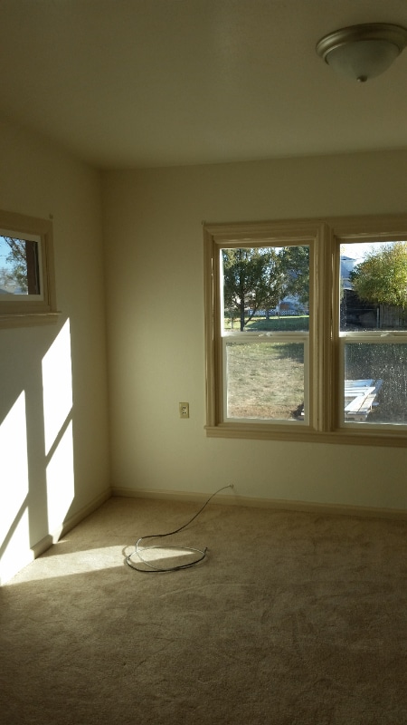 Building Photo - 423 3rd St W