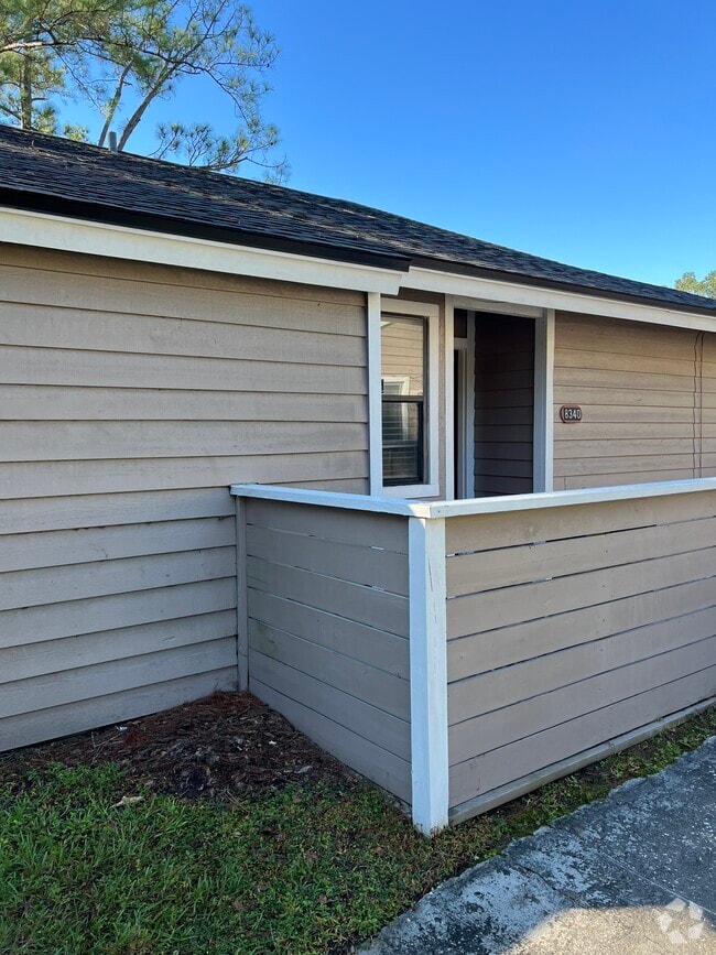 Building Photo - 8340 Westover Ct