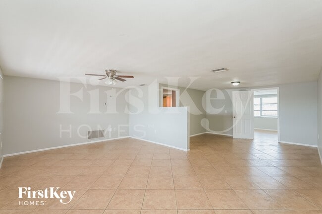 Foto del edificio - 7915 Foxbloom Dr