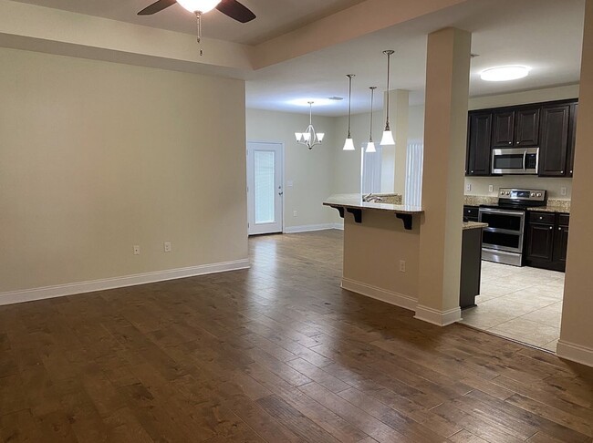 Building Photo - 2267 Tom St