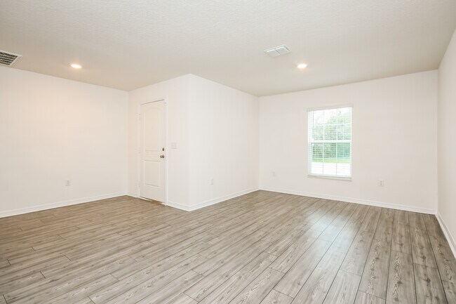 Building Photo - 1628 Tench Ct