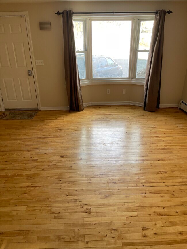 Sala de concepto abierto del nivel principal - 36 Tenney Rd