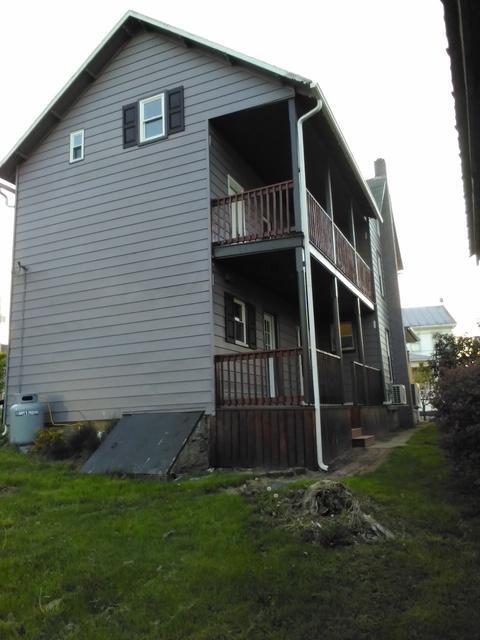 Building Photo - 2032 George St