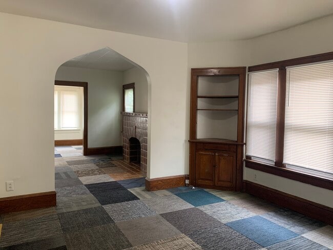 Building Photo - 1005 13th St NE