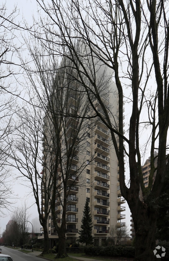 Building Photo - Paul Y. Mansion
