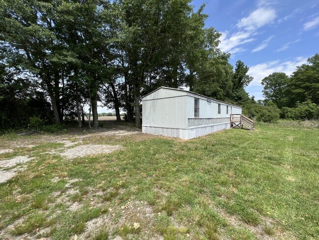 Building Photo - 2153 Mamie Rd