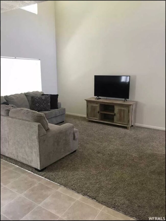 Building Photo - 1029 N Plaza Dr