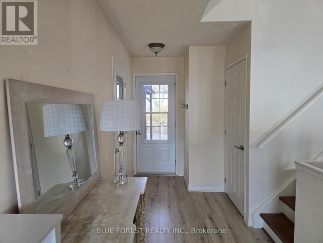 Building Photo - 16 Meadowview Rd