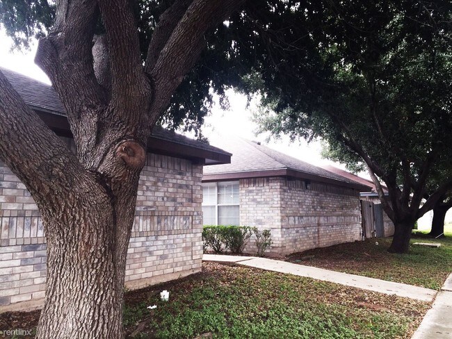 Building Photo - 701 Mynah Ave