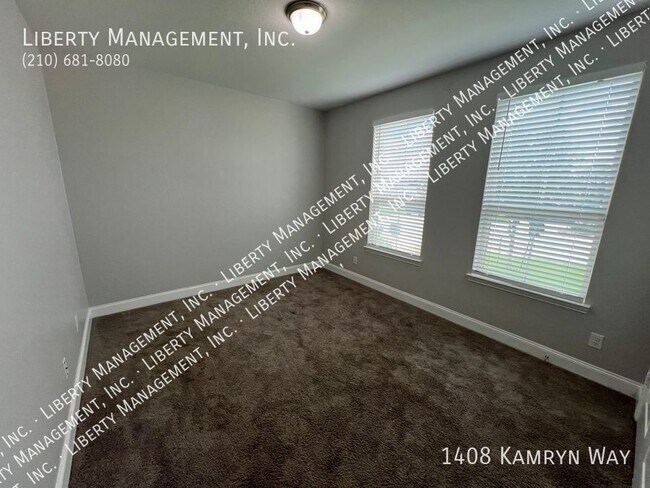 Foto del edificio - Spacious 4 Bed 3 Bath Single Story Home wi...
