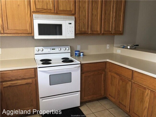 Foto del edificio - 3 br, 3 bath House - 905 Crepe Myrtle St