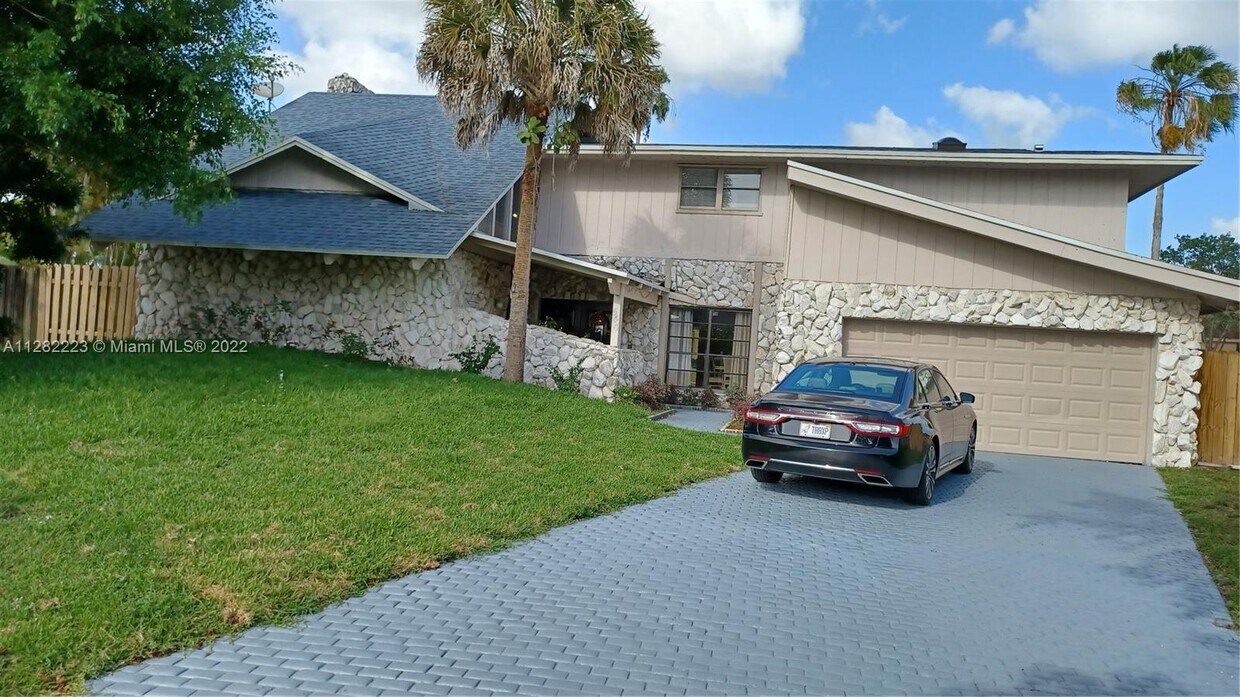 Foto principal - 540 SW 101st Ave