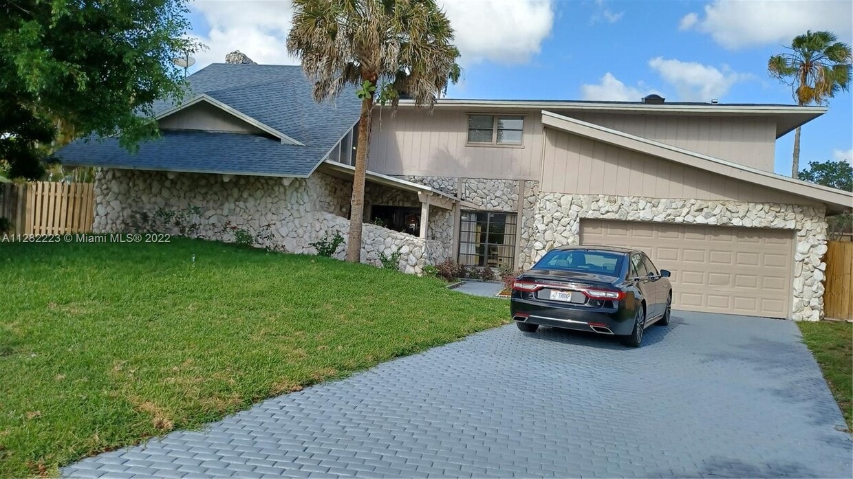 Primary Photo - 540 SW 101st Ave