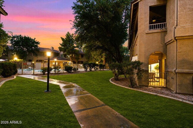 Foto del edificio - 15050 N Thompson Peak Pkwy