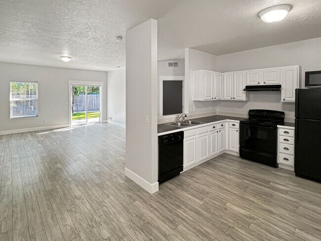 Foto del edificio - 3-Bedroom Home FOR RENT in Awesome Meridian Location