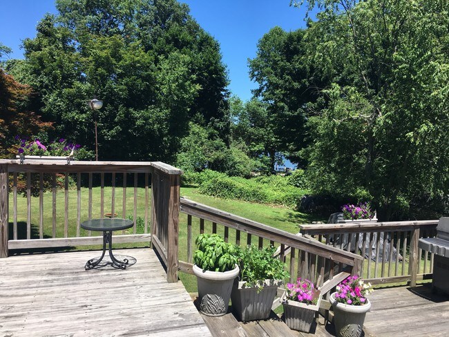 Building Photo - 169 Pinesbridge Rd