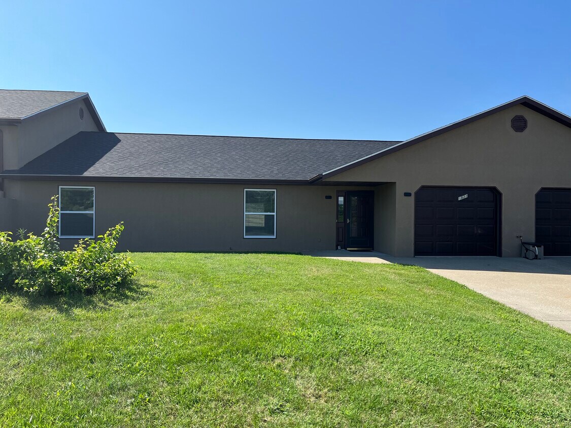 Townhome - 1823 Pinnacle Point Dr