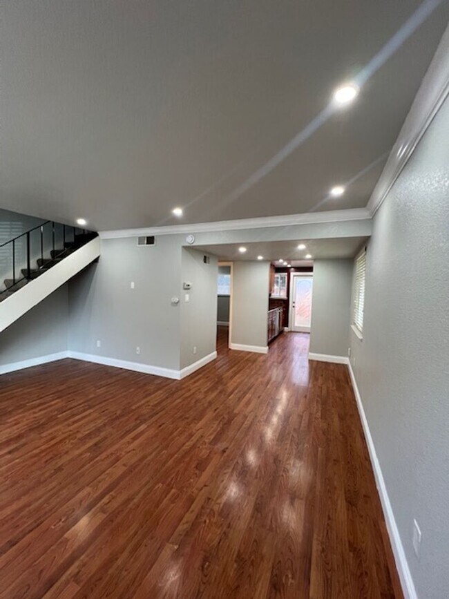 Building Photo - Beautiful 3 Bedroom and 1.5 Bathroom Condo $2,195.00 Available Now
