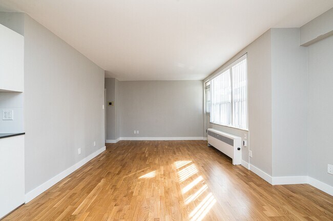 Building Photo - 99 Tyndall Ave