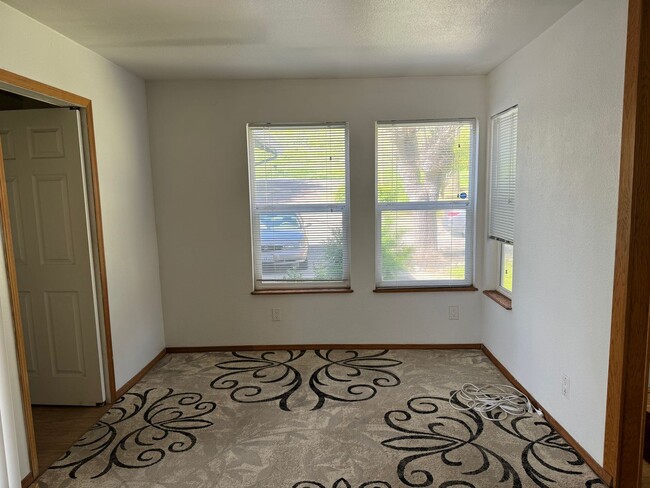 Building Photo - Home on 1 acre lot with above ground pool!